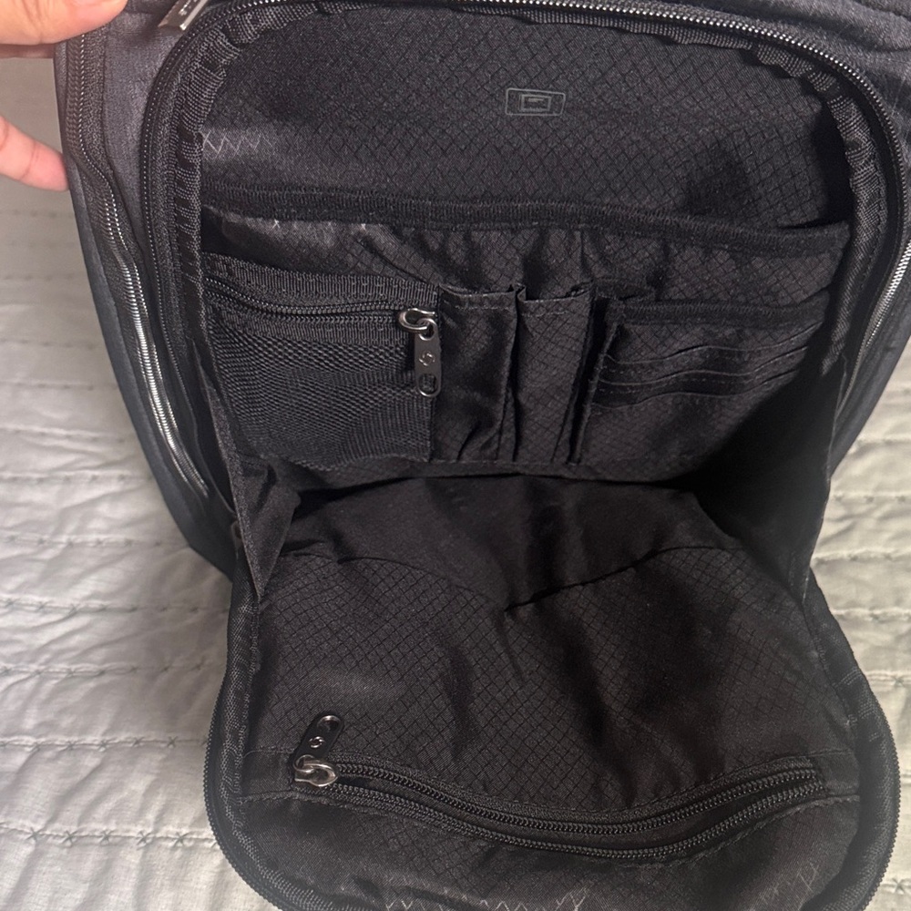 Like New - Samsonite Charcoal Gray Men's Backpack - Picture 5 of 7